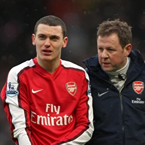 Thomas Vermaelen (Arsenal) with Physio Colin Lewin. Arsenal 2: 2 Everton