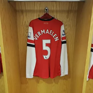 Thomas Vermaelen: Pre-Match Ritual at Arsenal's Emirates Stadium (Arsenal v Hull City, 2013-14)