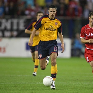 Van Persie's Double Strike: Arsenal's 2-0 Victory Over FC Twente (2008)
