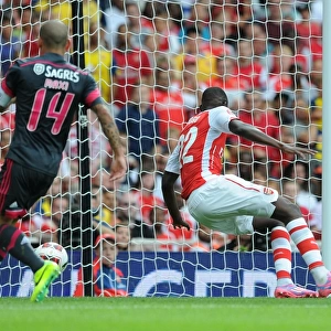 Yaya Sanogo Scores First Arsenal Goal Against Benfica in 2014-15 Emirates Cup