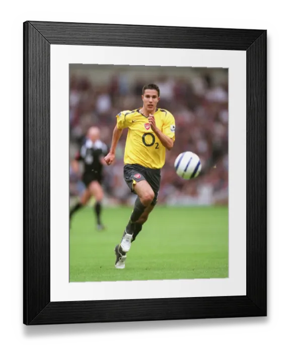 Framed Print : Van Persie's Determined Performance: Arsenal vs. West Ham United, 2005