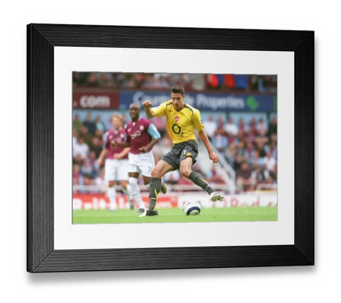Framed Print : Robin van Persie (Arsenal). West Ham United 0: 0 Arsenal