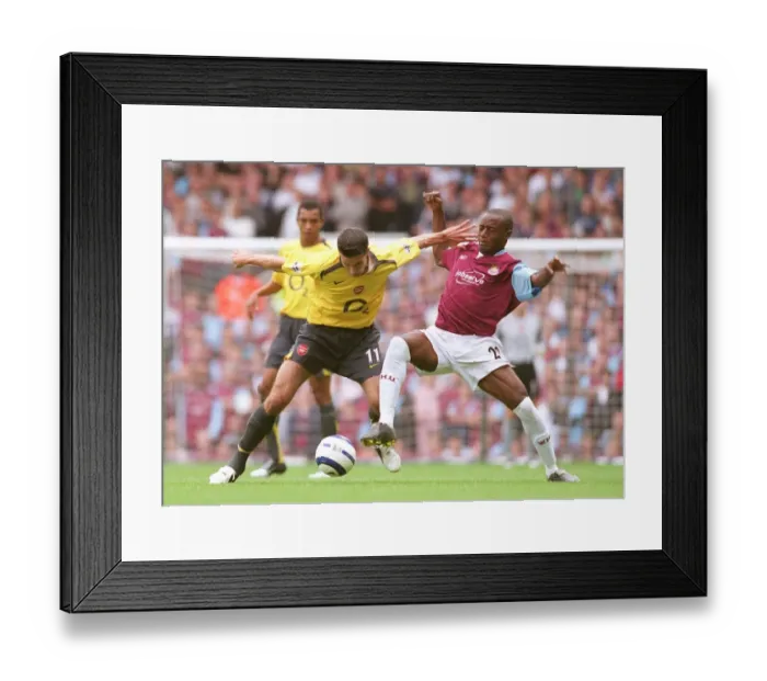 Framed Print : Van Persie vs. Reo-Coker: The Scoreless Battle at Upton Park, 2005 Framed Print : Van Persie vs. Reo-Coker: The Scoreless Battle at Upton Park, 2005