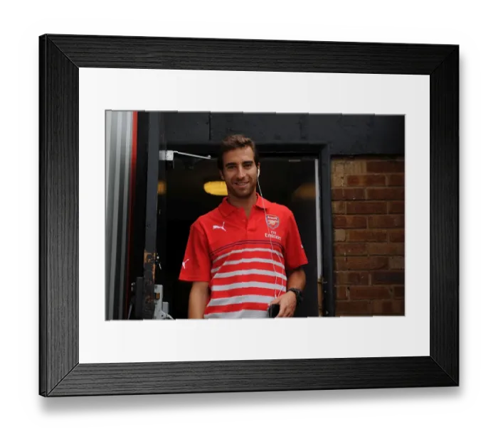 Framed Print : Mathieu Flamini: Arsenal Star Prepares for Action in Borehamwood Friendly