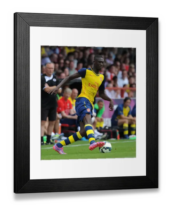 Framed Print : Yaya Sanogo in Action: Arsenal's Pre-Season Victory over Borehamwood