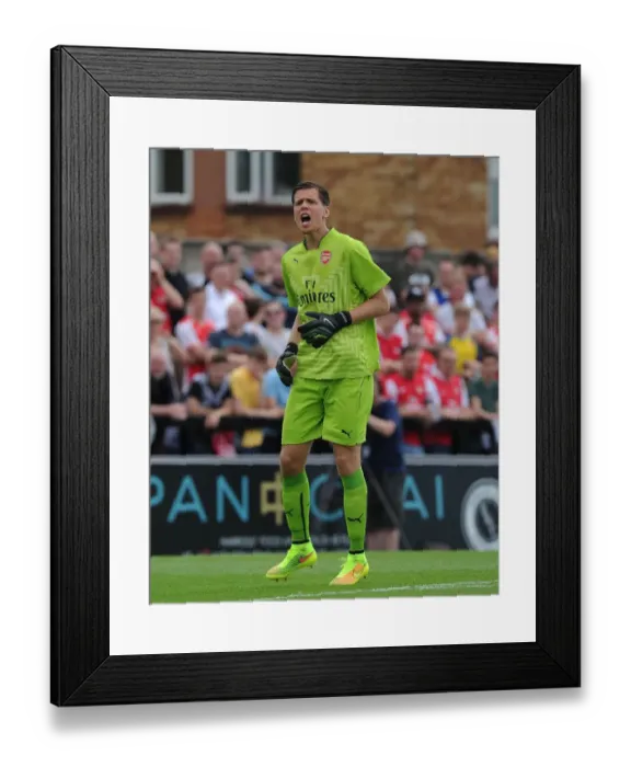 Framed Print : Wojciech Szczesny Training at Borehamwood: Arsenal's Pre-Season Friendly