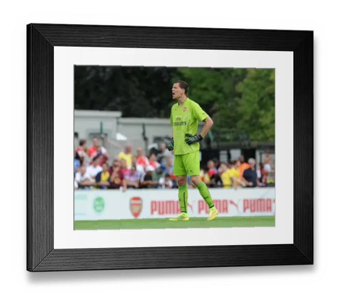 Framed Print : Wojciech Szczesny Training with Arsenal at Boreham Wood Pre-Season Friendly Framed Print : Wojciech Szczesny Training with Arsenal at Boreham Wood Pre-Season Friendly