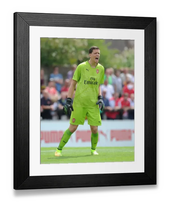Framed Print : Wojciech Szczesny at Arsenal's Pre-Season Training: Boreham Wood Session Framed Print : Wojciech Szczesny at Arsenal's Pre-Season Training: Boreham Wood Session