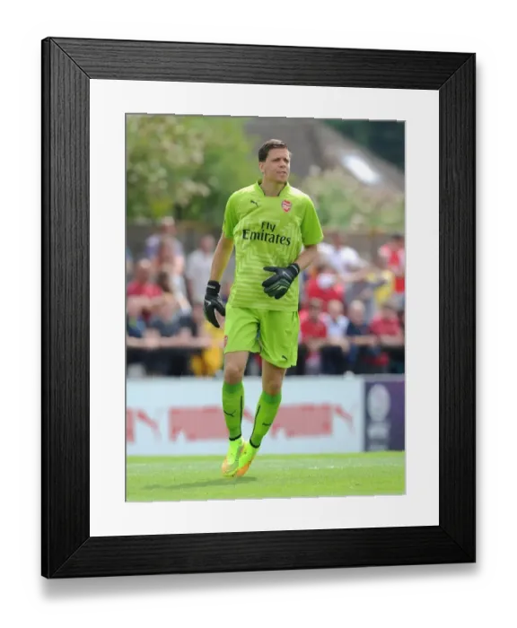 Framed Print : Wojciech Szczesny Training with Arsenal at Borehamwood Pre-Season Friendly