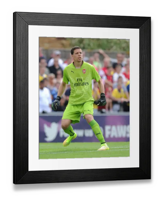 Framed Print : Wojciech Szczesny Training at Boreham Wood: Arsenal's Pre-Season Preparation