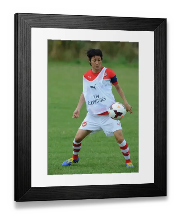 Framed Print : Yakuri Kinga Prepares for Millwall Lionesses vs Arsenal Ladies WSL Continental Cup Clash