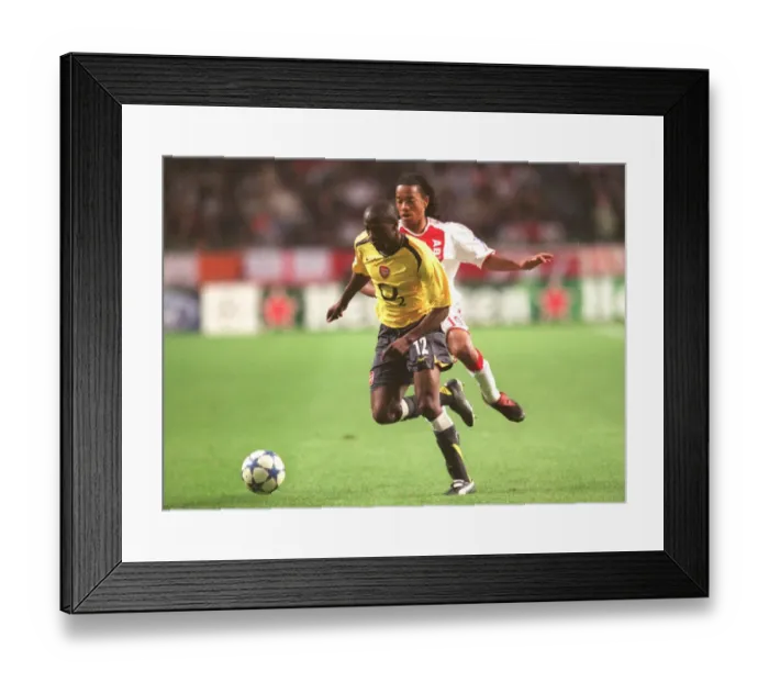Framed Print : Champions League Showdown: Ajax vs. Arsenal (2005-06) Framed Print : Champions League Showdown: Ajax vs. Arsenal (2005-06)