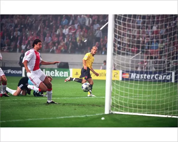 Freddie Ljungberg chips the ball over Ajax goalkeeper Hans Vonk to score the 1st Arsenal goal