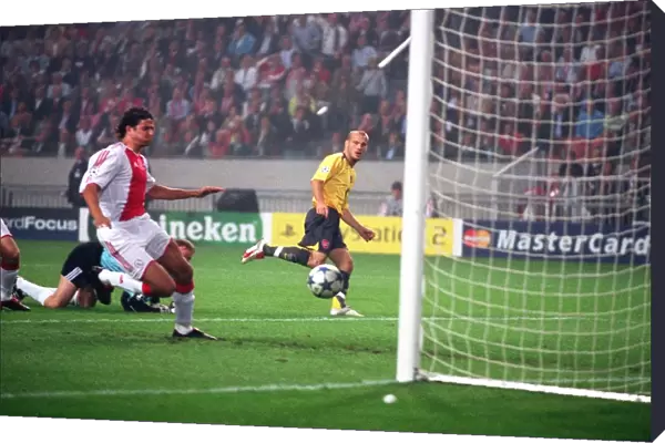 Freddie Ljungberg chips the ball over Ajax goalkeeper Hans Vonk to score the 1st Arsenal goal