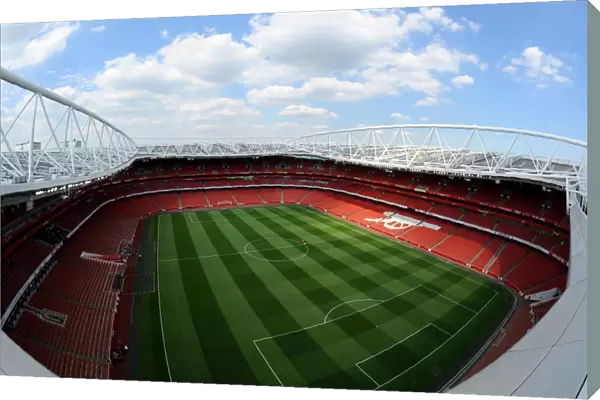 The 1st Marking Out of the new pitch. Emirates Stadium, 29  /  7  /  14. Credit : Arsenal