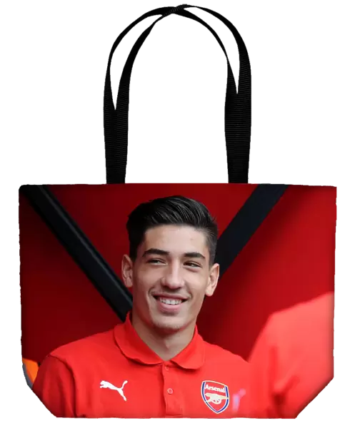 Hector Bellerin (Arsenal). Arsenal 5: 1 Benfica. The Emirates Cup, Day 1. Emirates Stadium, 2  /  8  /  14