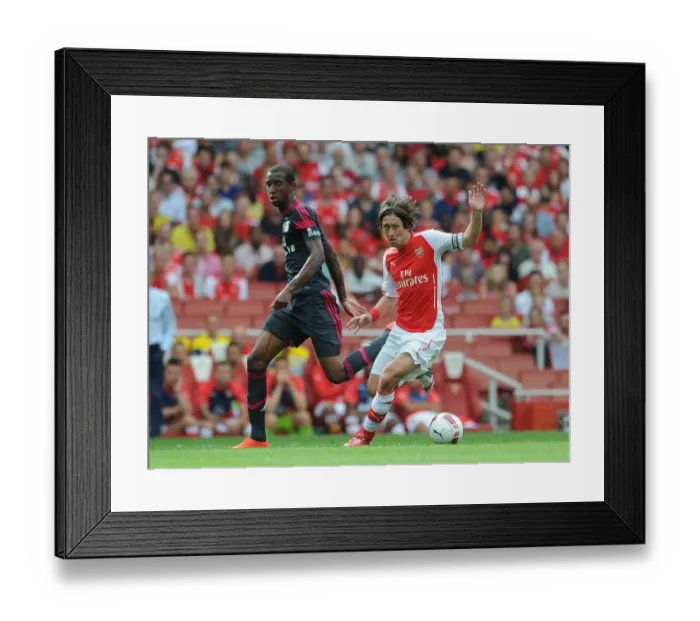 Framed Print : Tomas Rosicky (Arsenal) Anderson Talisca (Benfica). Arsenal 5: 1 Benfica. The Emirates Cup, Day 1