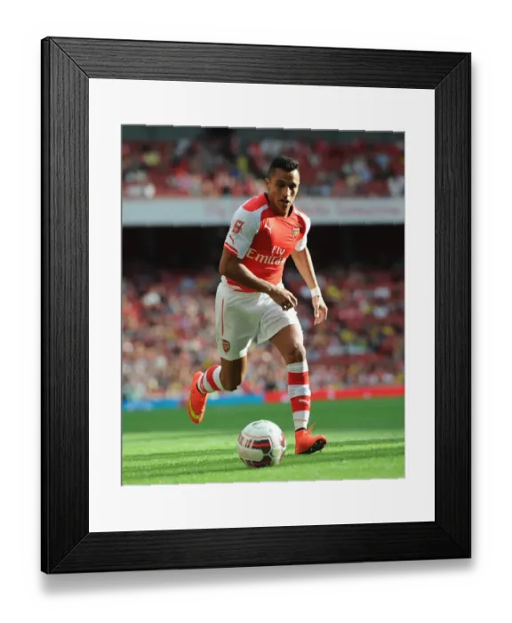 Framed Print : Alexis Sanchez in Action: Arsenal vs Benfica, Emirates Cup 2014