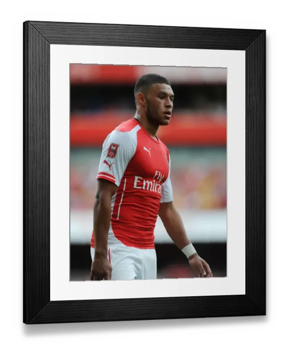 Framed Print : Arsenal's Alex Oxlade-Chamberlain in Action against Benfica - Emirates Cup 2014