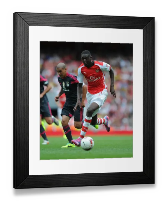 Framed Print : Yaya Sanogo in Action: Arsenal vs Benfica, Emirates Cup 2014