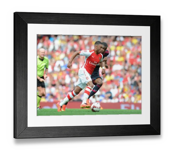 Framed Print : Alex Oxlade-Chamberlain Outsmarts Anderson Talisca: Arsenal vs Benfica, 2014 - A Masterclass in Dribbling