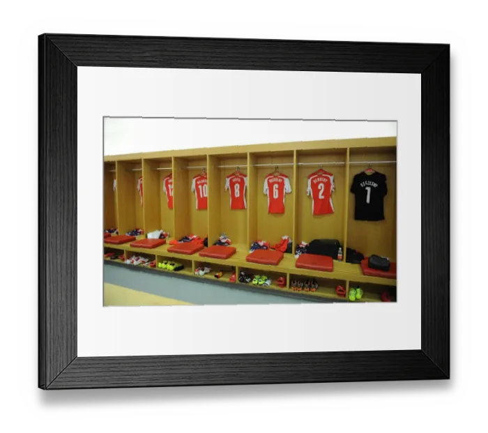 Framed Print : Benfica v Valencia - Emirates Cup Framed Print : Benfica v Valencia - Emirates Cup