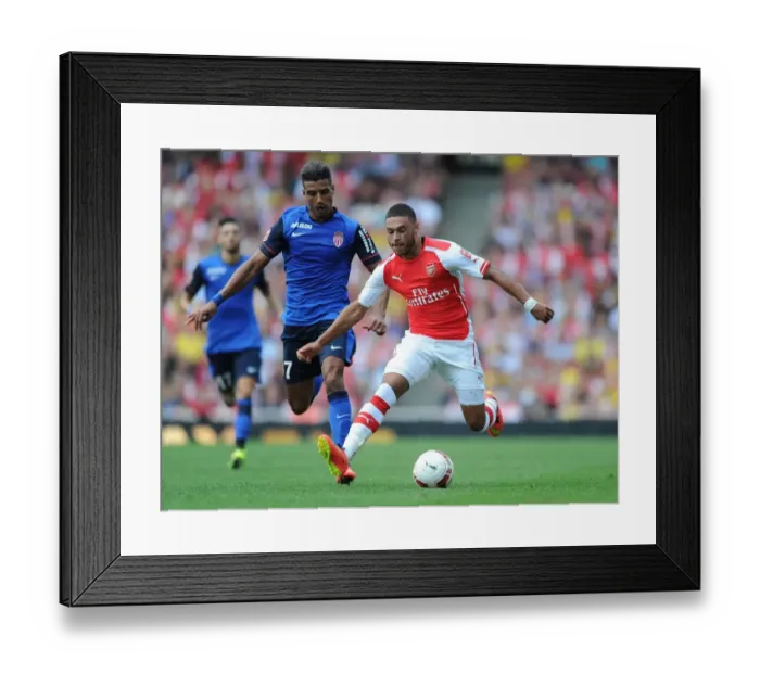 Framed Print : Alex Oxlade-Chamberlain Outsmarts Nabil Dirar: Arsenal vs AS Monaco, Emirates Cup 2014 - A Masterclass in Dribbling