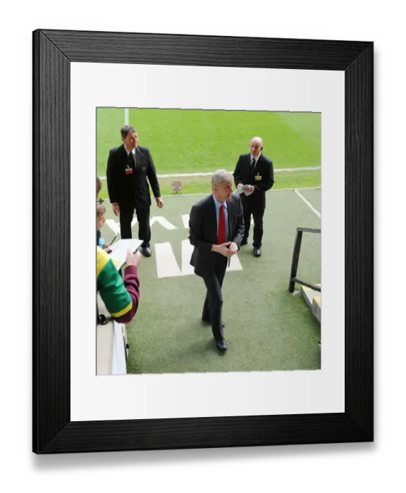 Framed Print : Arsene Wenger's Intense Pre-Match Focus (2013-14) at Norwich City Framed Print : Arsene Wenger's Intense Pre-Match Focus (2013-14) at Norwich City