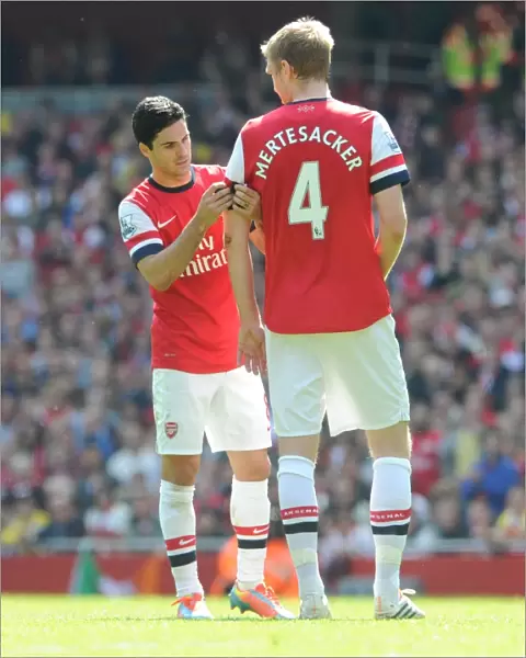 Mikel Arteta hands the captains armband to Per Mertesacker (Arsenal). Arsenal 1: 0