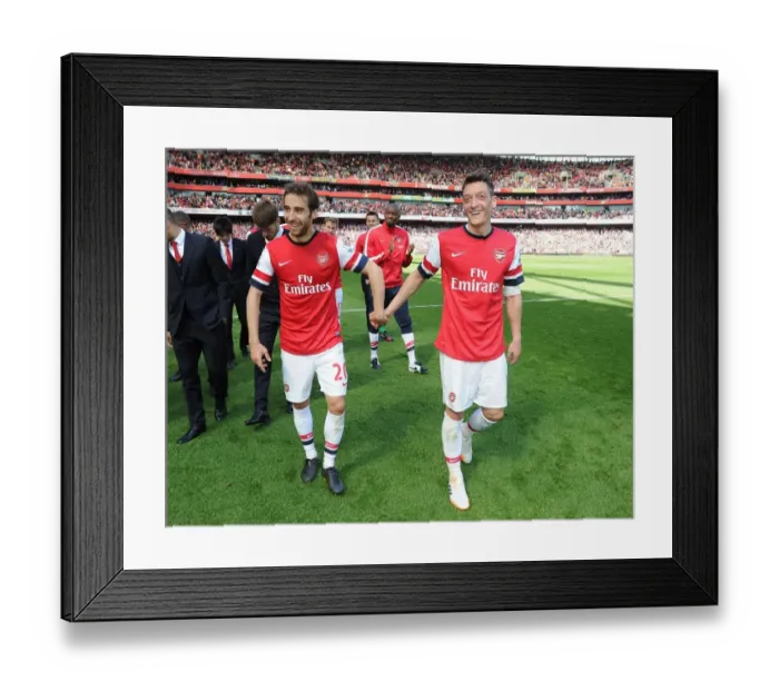 Framed Print : Arsenal: Flamini and Ozil Celebrate Victory over West Bromwich Albion (2013-14) Framed Print : Arsenal: Flamini and Ozil Celebrate Victory over West Bromwich Albion (2013-14)