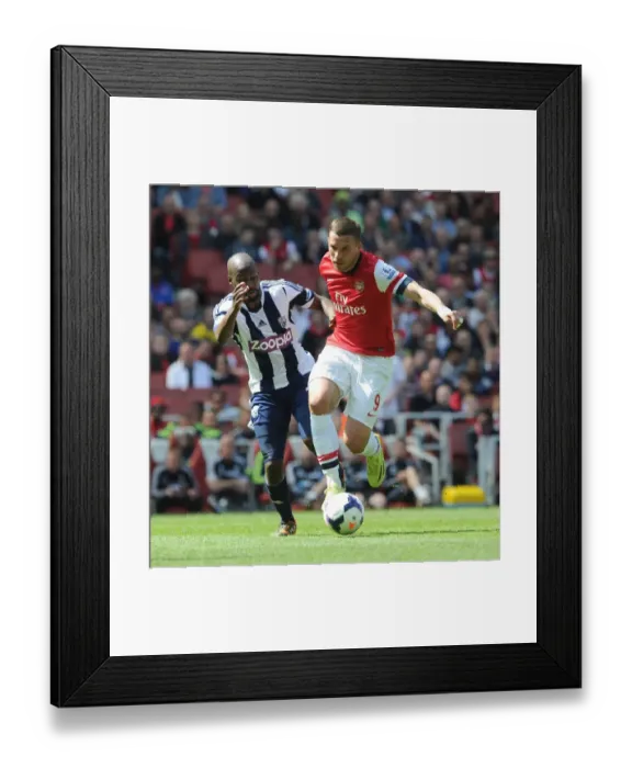 Framed Print : Intense Battle: Lukas Podolski vs Youssouf Mulumbu - Arsenal v West Bromwich Albion, Premier League Framed Print : Intense Battle: Lukas Podolski vs Youssouf Mulumbu - Arsenal v West Bromwich Albion, Premier League