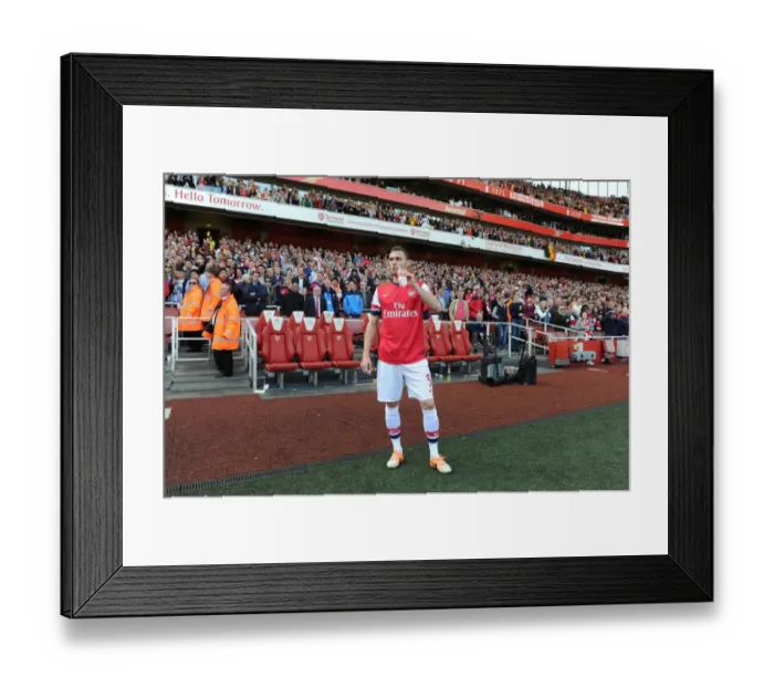 Framed Print : Thomas Vermaelen: Arsenal's Defensive Determination in Arsenal v West Bromwich Albion (2013-14)