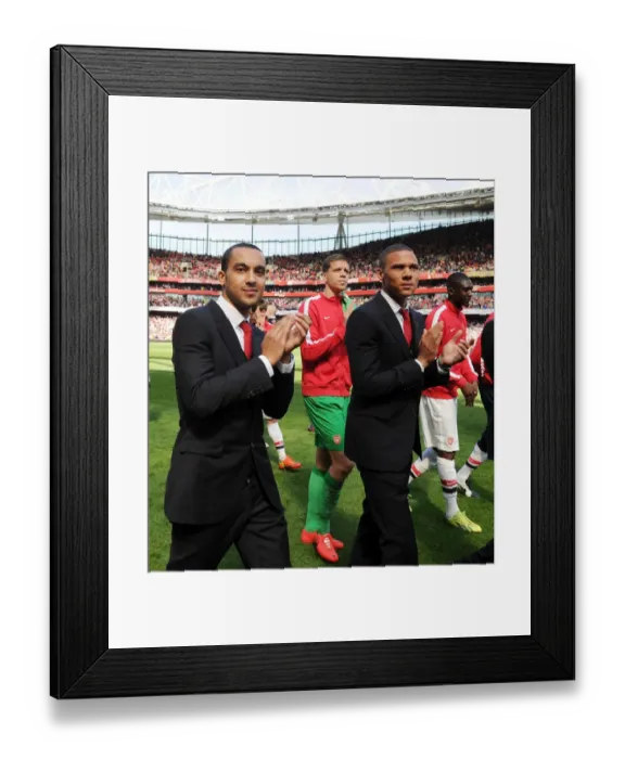 Framed Print : Arsenal: Theo Walcott and Kieran Gibbs Celebrate Victory over West Bromwich Albion (2013-14) Framed Print : Arsenal: Theo Walcott and Kieran Gibbs Celebrate Victory over West Bromwich Albion (2013-14)