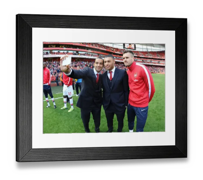Framed Print : Arsenal Triumph: Walcott, Oxlade-Chamberlain, Jenkinson Celebrate Victory