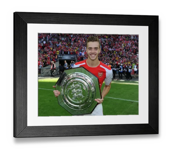 Framed Print : Calum Chambers Triumphant Moment: Arsenal vs Manchester City - FA Community Shield 2014 / 15