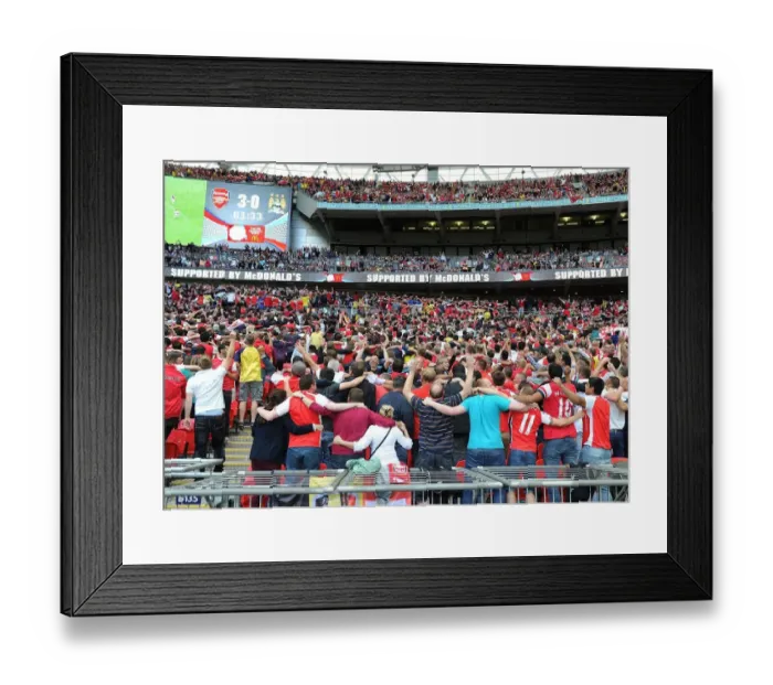 Framed Print : Arsenal Fans at FA Community Shield: Arsenal vs Manchester City (2014), Wembley Stadium, London Framed Print : Arsenal Fans at FA Community Shield: Arsenal vs Manchester City (2014), Wembley Stadium, London