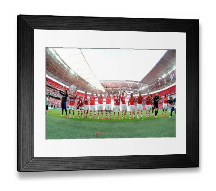 Framed Print : Arsenal Celebrates FA Community Shield Win Against Manchester City (2014) Framed Print : Arsenal Celebrates FA Community Shield Win Against Manchester City (2014)