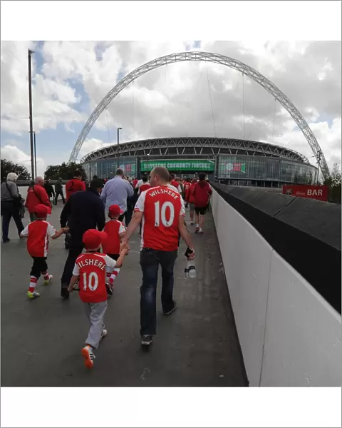 Arsenal Fans Converge on Wembley Stadium: Arsenal 3:0 Manchester City - FA Community Shield 2014 / 15