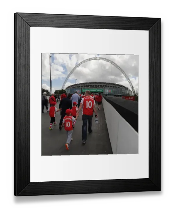 Framed Print : Arsenal Fans Converge on Wembley Stadium: Arsenal 3:0 Manchester City - FA Community Shield 2014 / 15 Framed Print : Arsenal Fans Converge on Wembley Stadium: Arsenal 3:0 Manchester City - FA Community Shield 2014 / 15