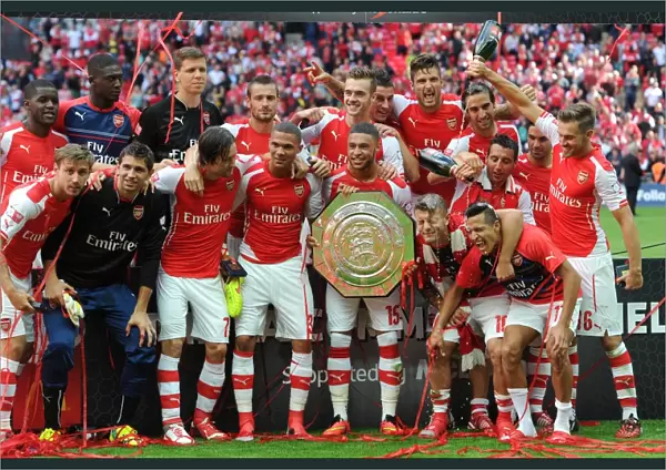 Arsenal team celebrate winning the Community Shield. Arsenal 3: 0 Manchester City