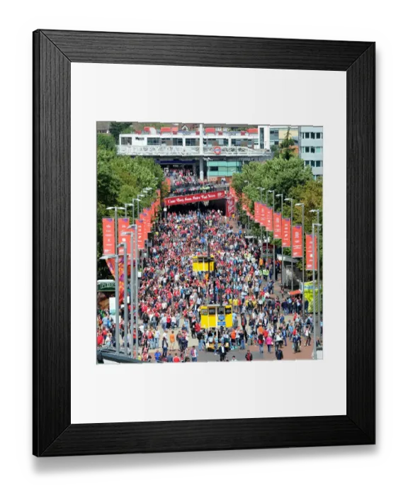 Framed Print : Arsenal Fans March to Wembley: Triumphant Walk to the FA Community Shield Match Against Manchester City (3:0) Framed Print : Arsenal Fans March to Wembley: Triumphant Walk to the FA Community Shield Match Against Manchester City (3:0)