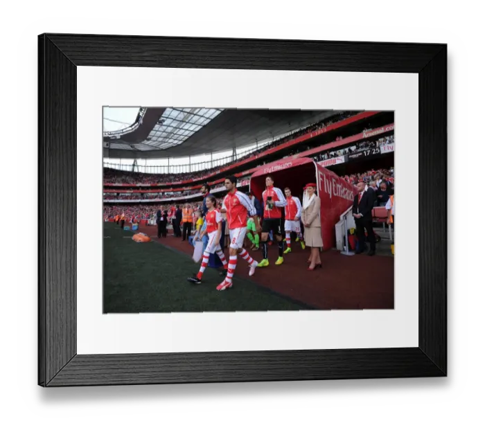 Framed Print : Mikel Arteta (Arsenal) leads the team out. Arsenal 2: 1 Crystal Palace. Barclays Premier League