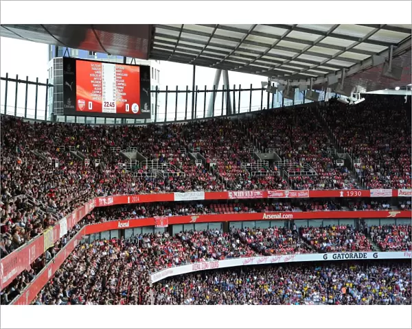 Big screen. Arsenal 2: 1 Crystal Palace. Barclays Premier League. Emirates Stadium, 16  /  8  /  14