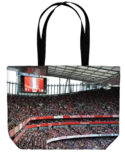 Big screen. Arsenal 2: 1 Crystal Palace. Barclays Premier League. Emirates Stadium, 16  /  8  /  14