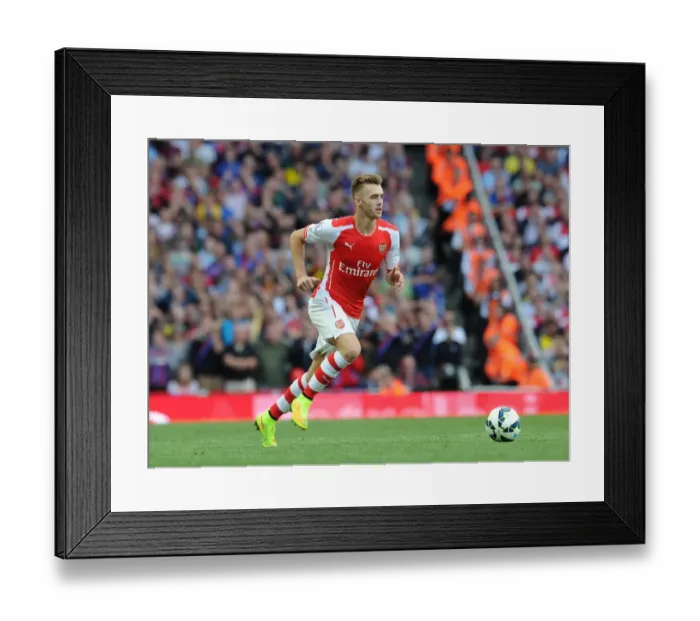 Framed Print : Calum Chambers (Arsenal). Arsenal 2: 1 Crystal Palace. Barclays Premier League. Emirates Stadium