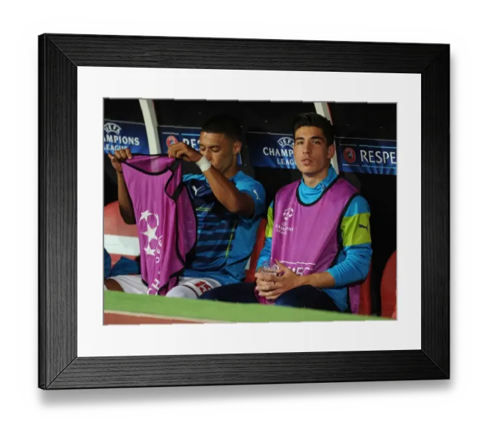 Framed Print : Hector Bellerin (Arsenal). Besiktas 0: 0 Arsenal. UEFA Champions League Qualifier 1st Leg