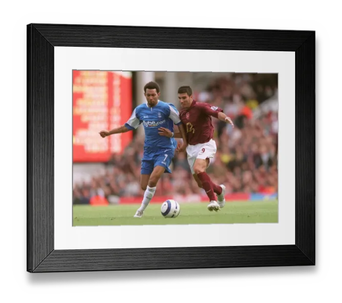 Framed Print : Jose Reyes (Arsenal) Jermaine Pennant (Birmingham). Arsenal 1: 0 Birmingham City Framed Print : Jose Reyes (Arsenal) Jermaine Pennant (Birmingham). Arsenal 1: 0 Birmingham City