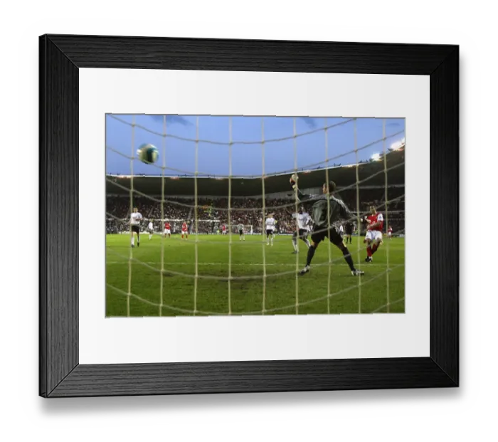 Framed Print : Robin van Persie shoots past Derby goalkeeper Roy Carroll to score the 2nd Arsenal goal