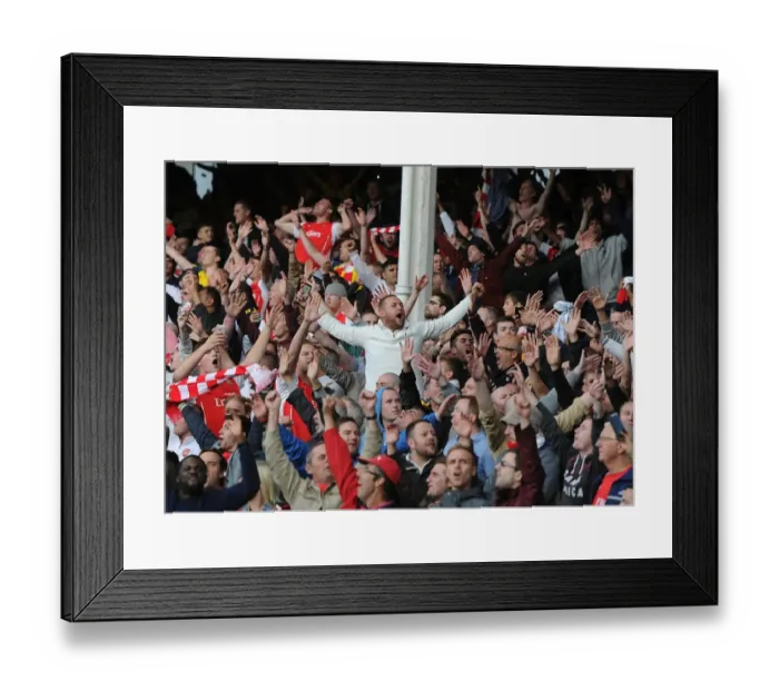 Framed Print : Arsenal Fans at Everton vs Arsenal, Premier League 2014 / 15 Framed Print : Arsenal Fans at Everton vs Arsenal, Premier League 2014 / 15