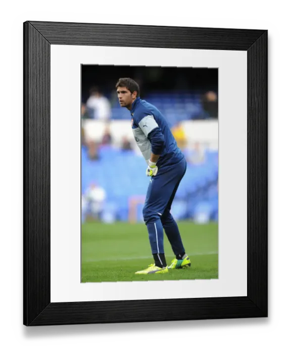 Framed Print : Emiliano Martinez: Arsenal Goalkeeper's Focused Warm-Up Ahead of Everton Clash, Premier League 2014 / 15